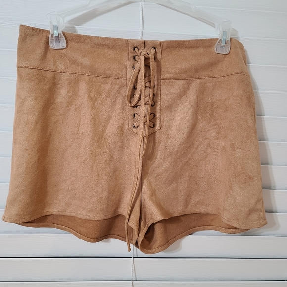 2/$20 🆕️ Nude Color Suede Shorts - Picture 1 of 4